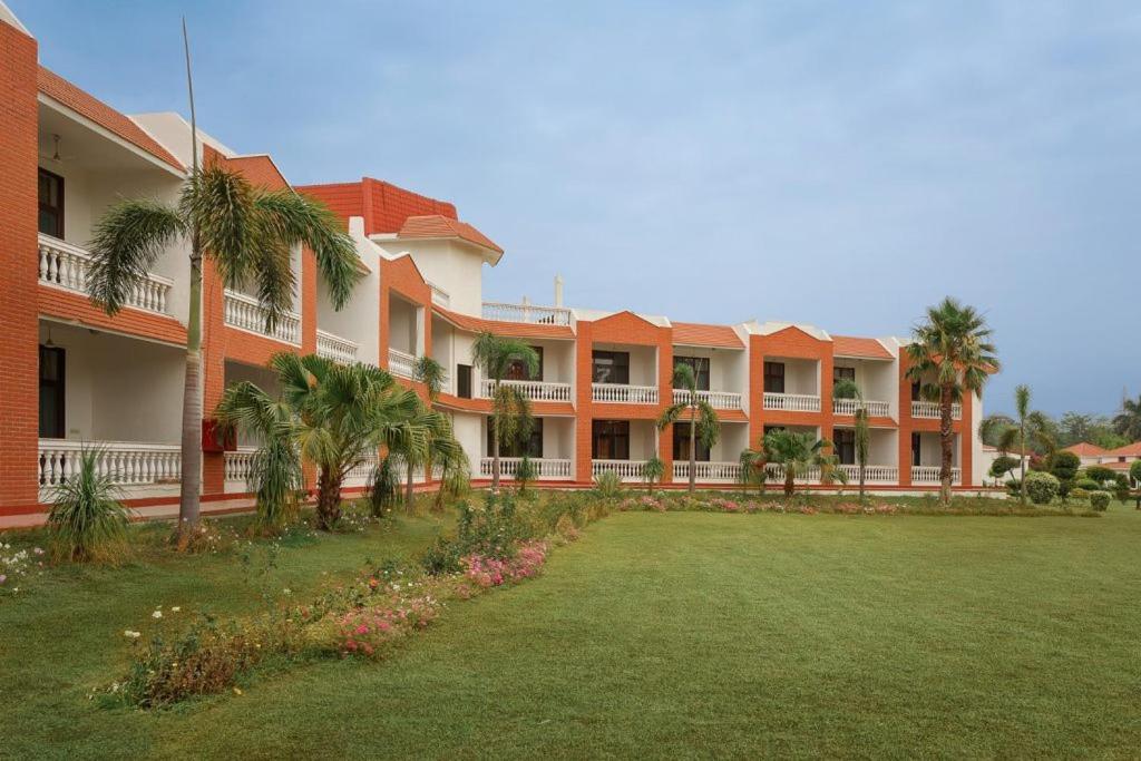 Naturoville Wellness Resort Rishikesh - Surrounded By Nature, Rooted In Wellness Doiwāla Exterior photo